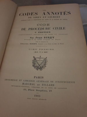 Les codes annotés book used, volume 595 pages, French