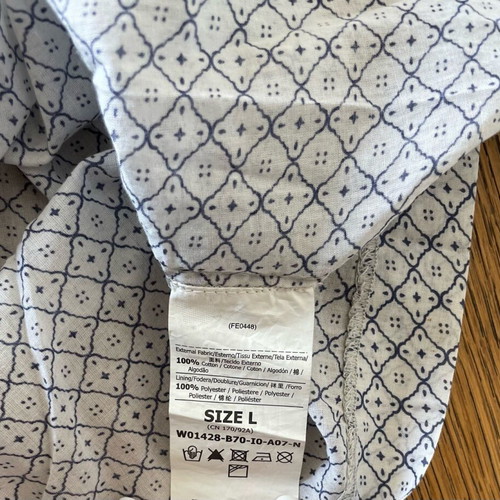 Guess printed top with embroidery, size Large, like new