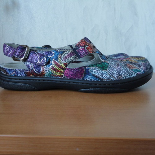 Helvesko women's sandals size 39 like new, colorful