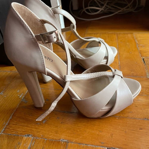 Migato sandals used, nude color, size 36 with buckle