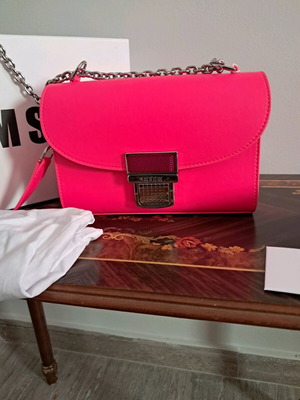 MSGM shoulder bag new, fuchsia with flap and push-clasp