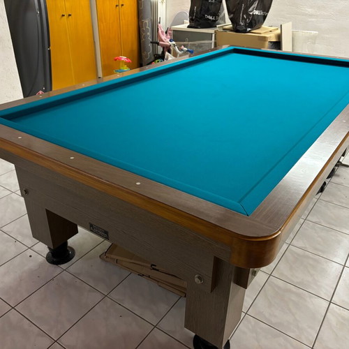 French billiard table like new with accessories