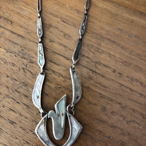 Silver necklace with mother-of-pearl like new