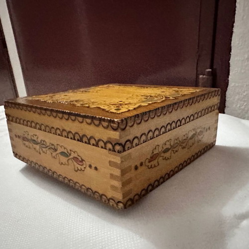 Wooden square decorative box like new