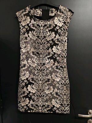 Mini dress like new, size S, black and beige