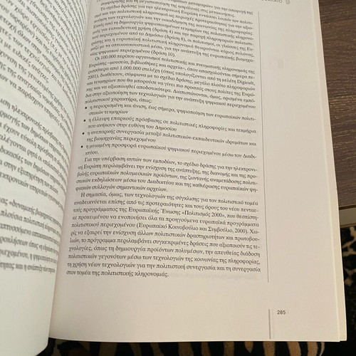 Book Cultural Communication like new, Open University