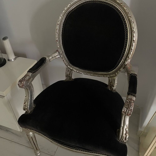 Chair Italian origin like new with wooden frame and velvet upholstery