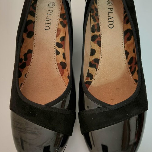 Plato women's platform shoes new, black patent with castor