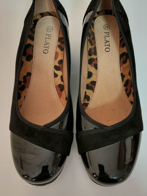 Plato women's platform shoes new, black patent with castor