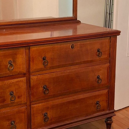 Vintage dresser with mirror and drawers for bedroom