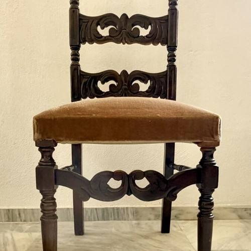 Dining set vintage solid wood extendable table with 4 carved chairs used