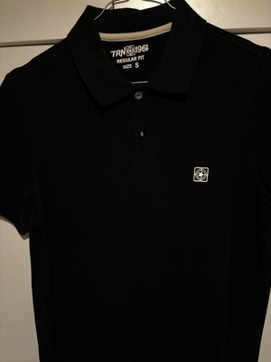 Polo t shirt size Small like new, black