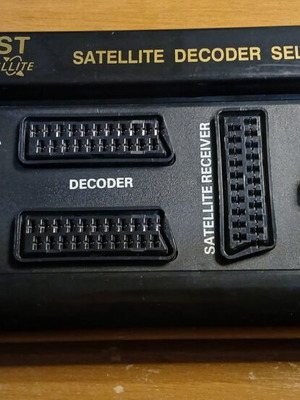Scart splitter with switch new