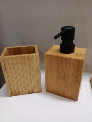 Σετ μπάνιου από μπαμπού σαν καινούργιο