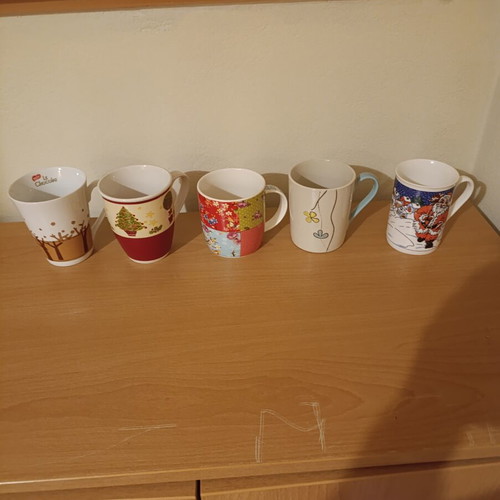 Large coffee mugs set of 5, like new