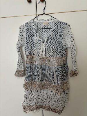 Cotton beach dress shirt Small Fullah Sugah like new, white and blue
