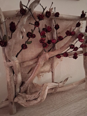 Handmade wall decor with driftwood and linen, 35x35 cm