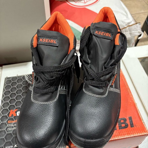 Work shoes new with and without protection sizes 40-46