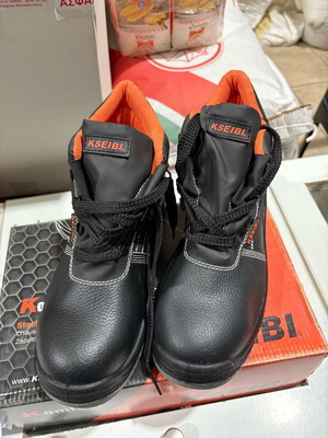 Work shoes new with and without protection sizes 40-46