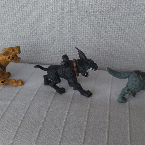 Action figures used, set of 3