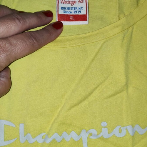 Champion t-shirt yellow XL like new