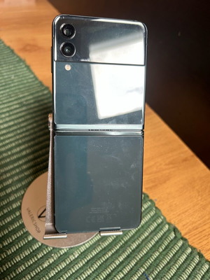 Samsung Galaxy Z Flip 3 used phone with display and sim cover issues