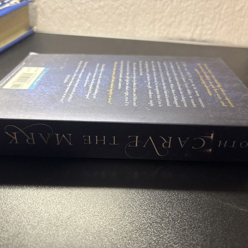 Carve the Mark Veronica Roth like new