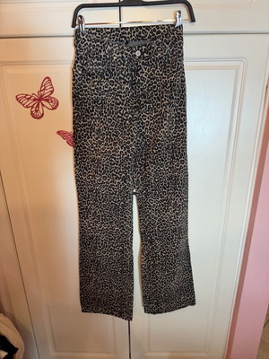 Leopard print jeans new XS