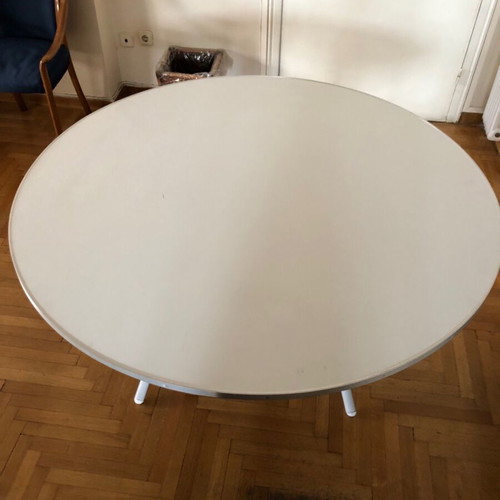 White round dining table 1.30m like new, foldable
