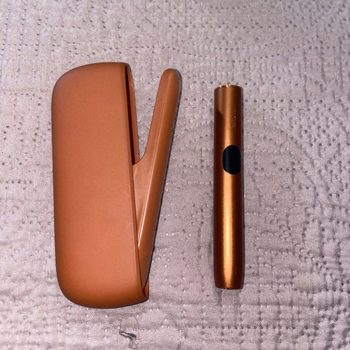 IQOS ILUMA device like new with charging case