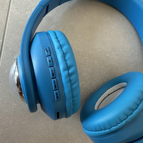 Stitch wireless headphones like new