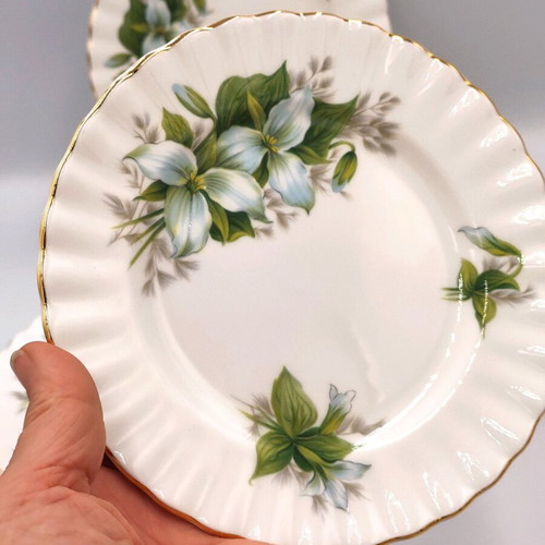 Royal Albert Trillium English cake plates like new, bone china set of 6