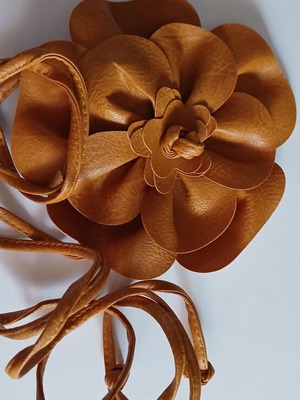 Belt made of faux leather with large tan flower, new