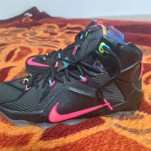 Nike Lebron 12 EP Data James sneakers new, size 42.5, black red