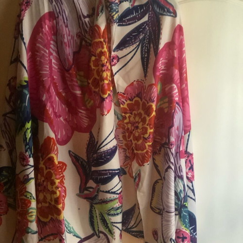 Scarf that can also be worn as a pareo like new