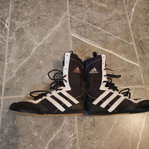 Adidas Tygun boxing shoes like new, size 42, black and white