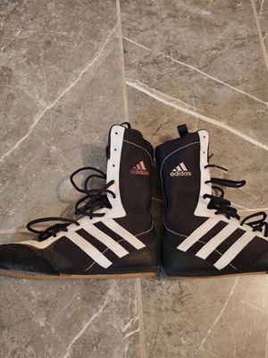 Adidas Tygun boxing shoes like new, size 42, black and white