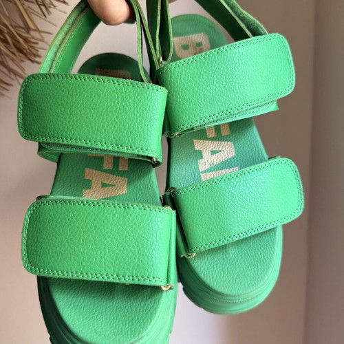 Buffalo platform sandals size 38 green like new