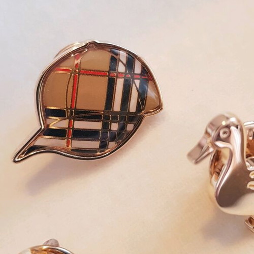 Burberry pins new, set of 3 pieces