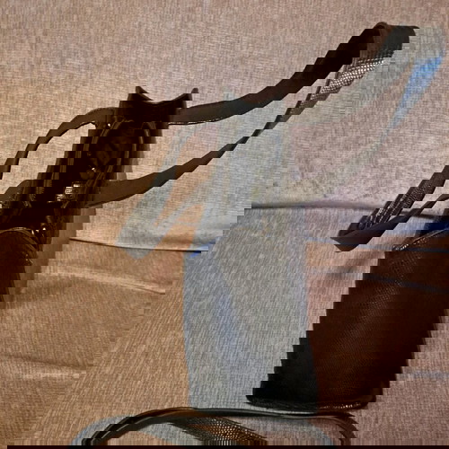 Τσάντα ώμου Keddo μαύρη μεσαίου μεγέθους, σε άριστη κατάσταση