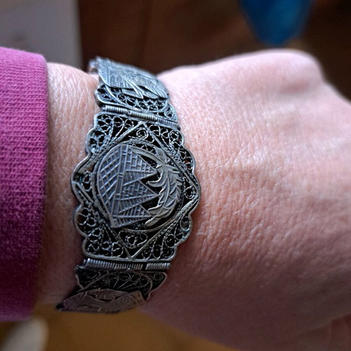 Silver filigree bracelet like new