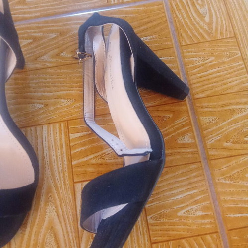 Black sandals with straps like new, size 38-39