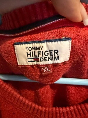 Tommy Hilfiger sweater xl like new, red