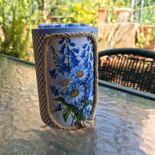 DIY Metal Vase with Daisy Bouquet like new