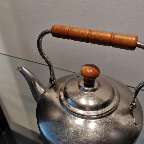 Teapot used with wooden handle and meander pattern