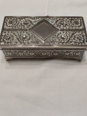 Metal jewelry box used with embossed pattern