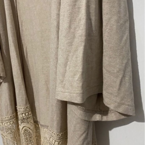 Beige kimono like new with lace and bell sleeves