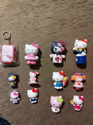 Hello Kitty figures pack like new, 11 figures and keychain