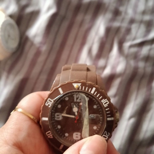 Wristwatch set like new, white and brown, needs battery