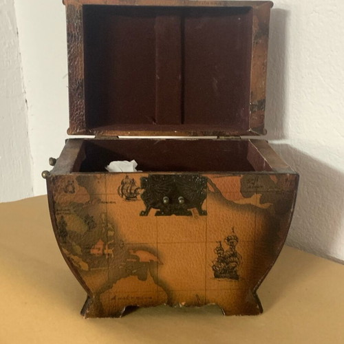 Vintage box used, decorative with broken handles and lock